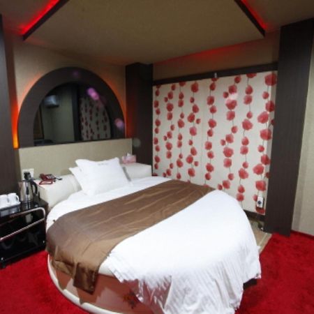 Hotel Queen Busan Bagian luar foto