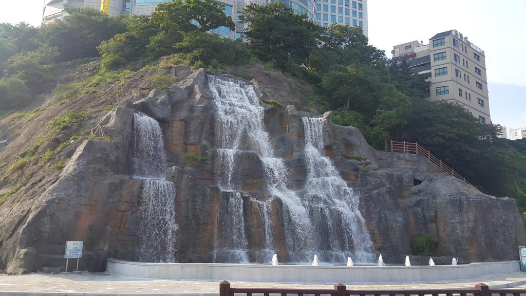 Hotel Queen Busan Bagian luar foto